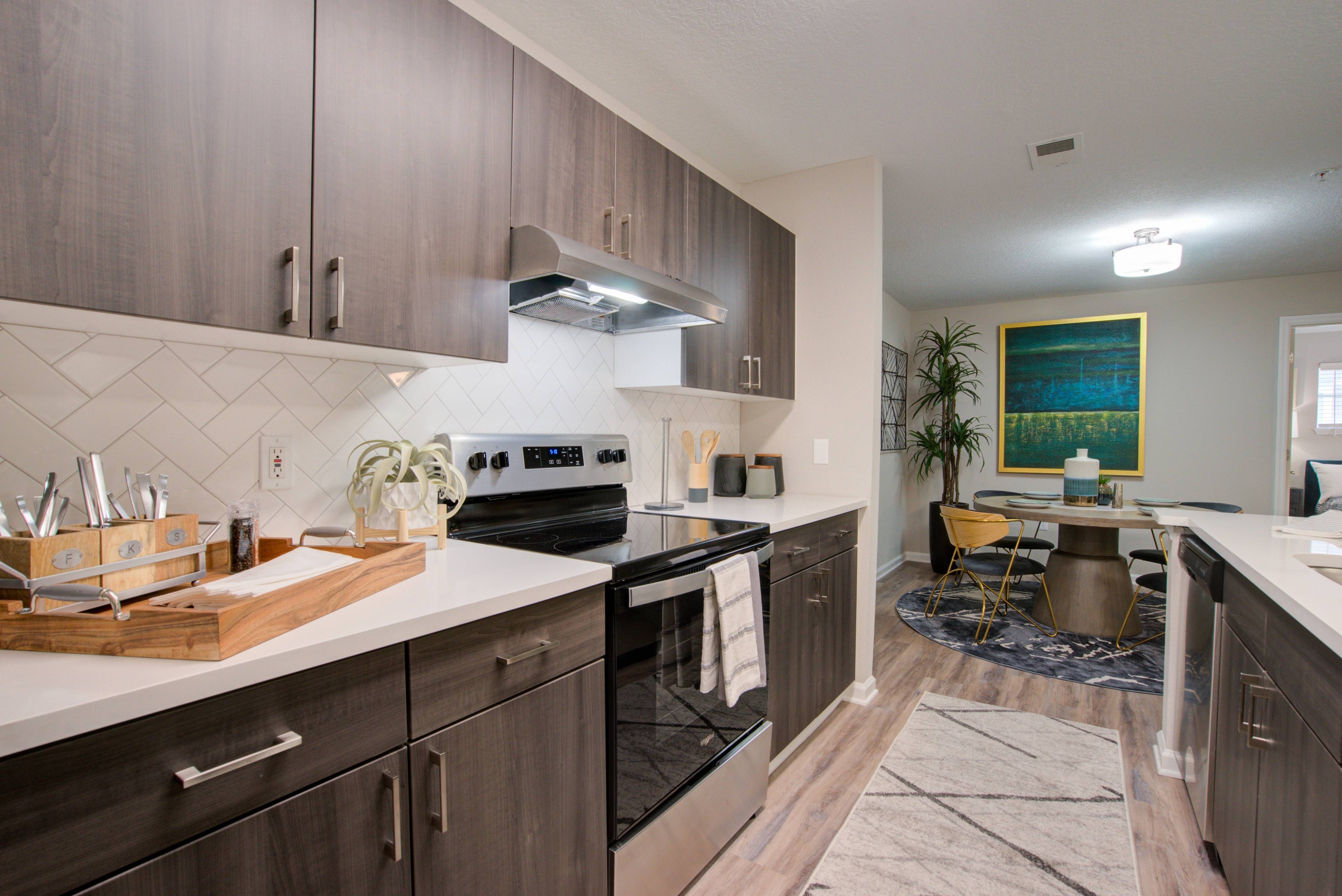 Tampa Woods Apartments – photo 4