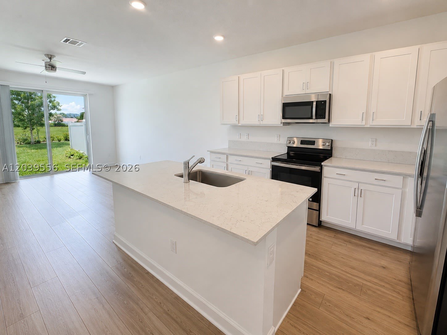 654 SE Lake Falls St – photo 3