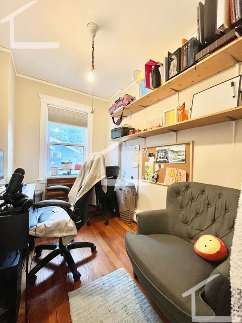 Charming Unit in Brookline – photo 5