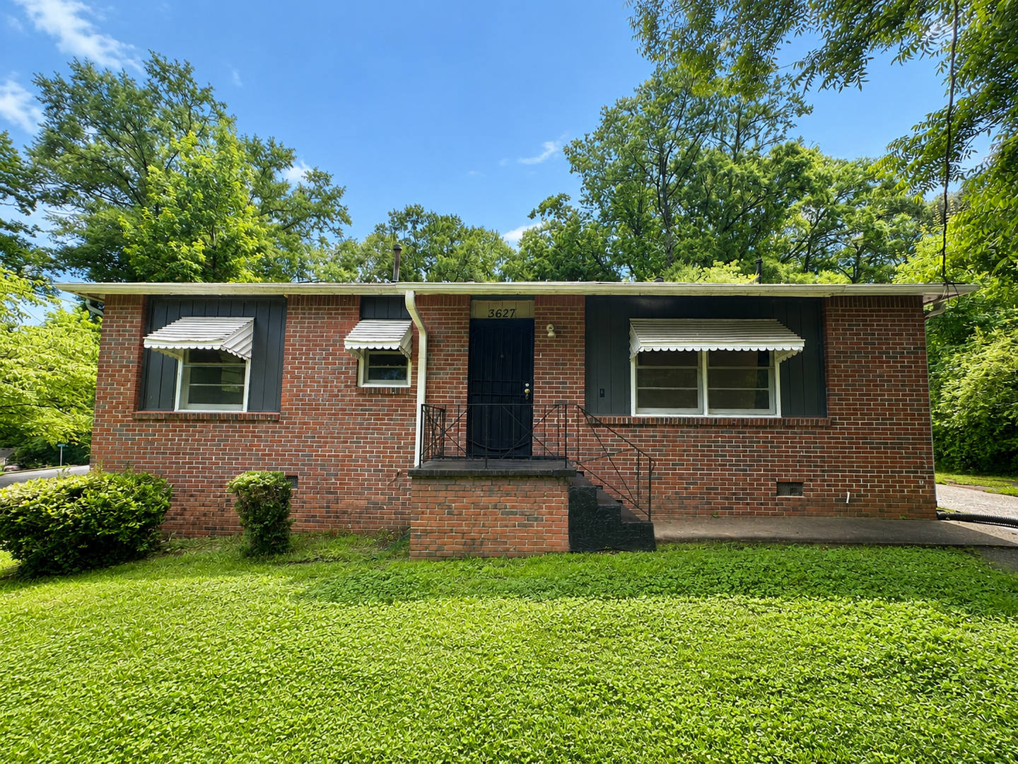 Charming 3 Bedroom 1 Bath Home in Atlanta – photo 1