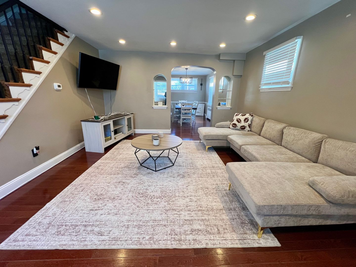 Stunning 3-Bed Twin Home in Lansdowne! Available May 1st! – photo 5