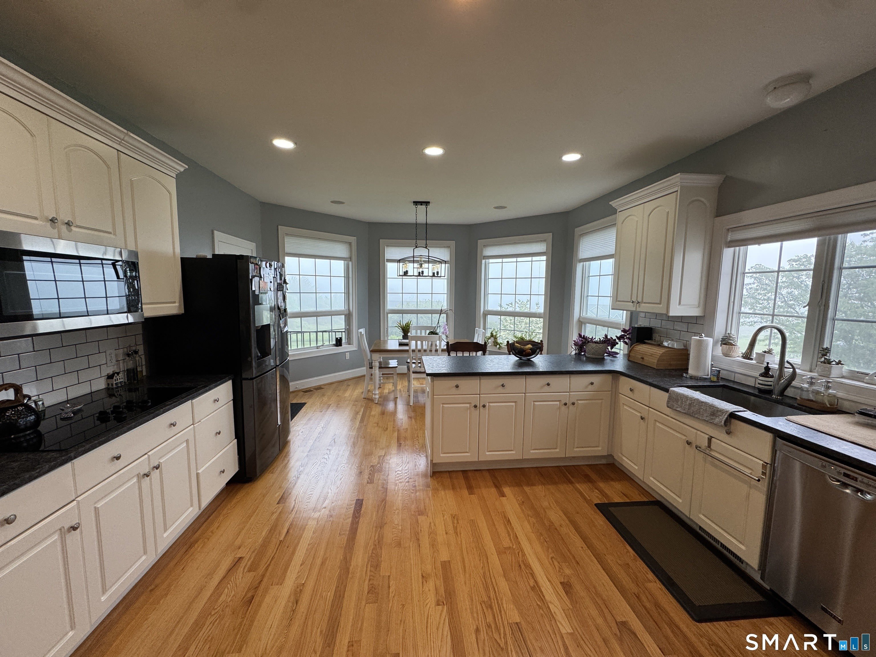 556 Hill Street – photo 5