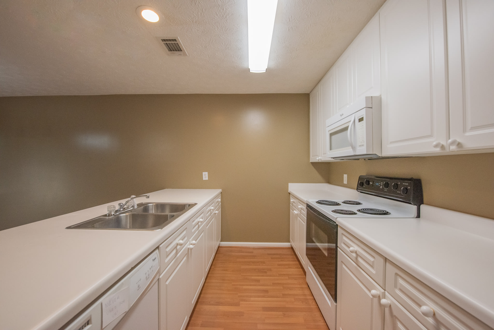 2428 E University Dr Apt 910 – photo 4