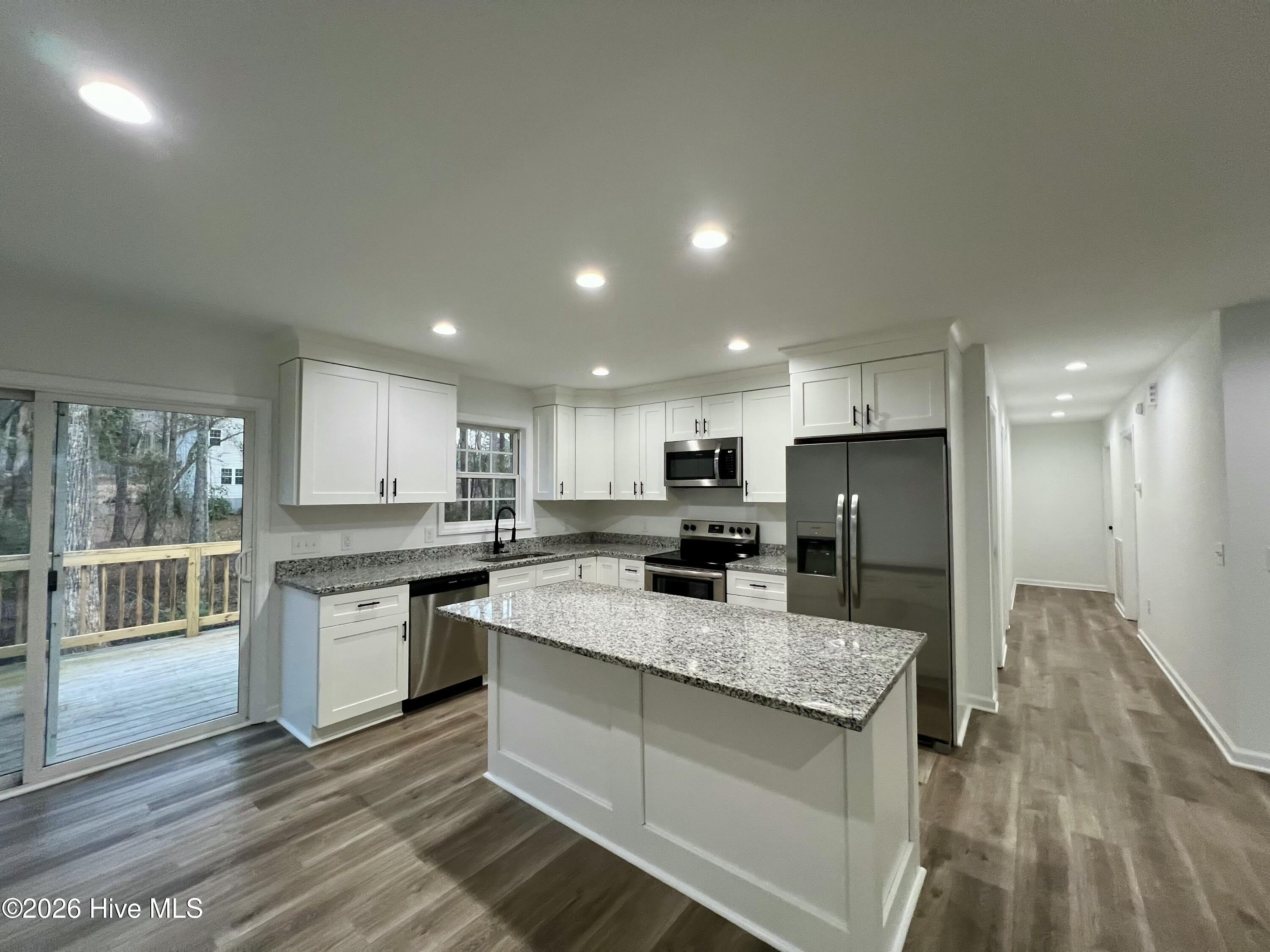 157 Edinburgh Drive – photo 2
