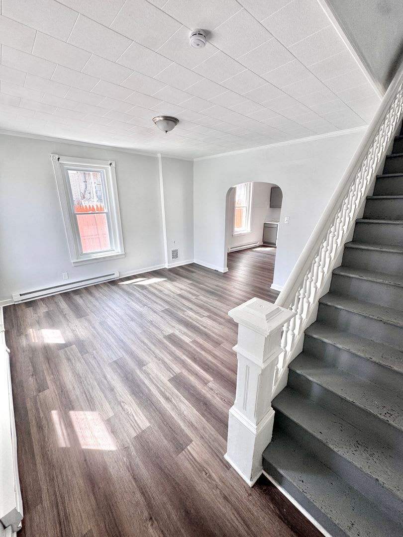 CLEAN & LARGE THREE/FOUR BEDROOM Home – photo 2