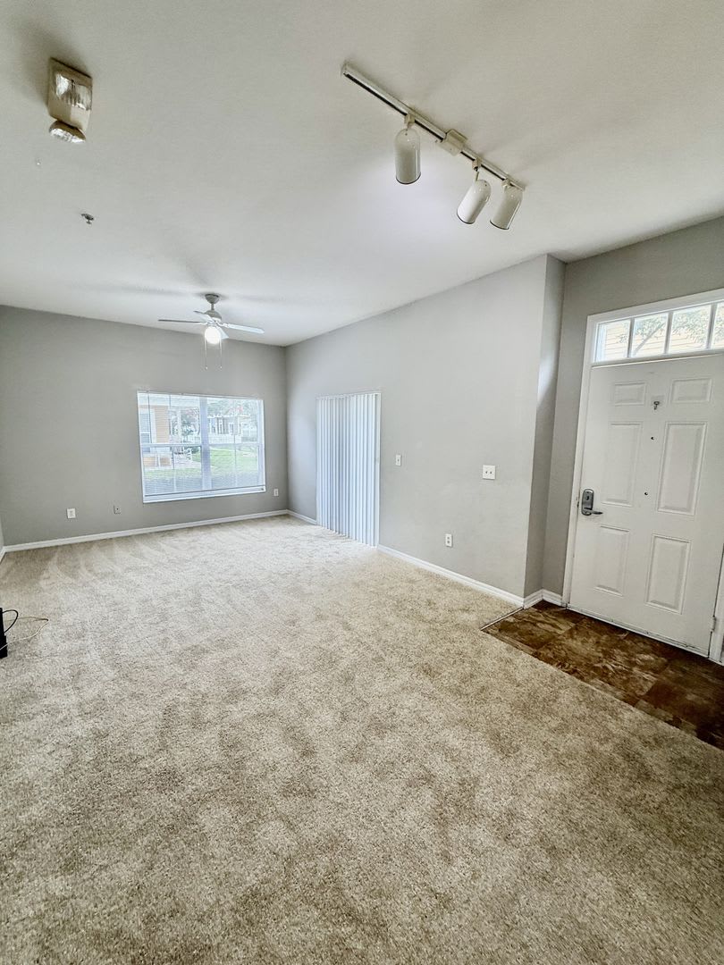 Two Story Town House – photo 2