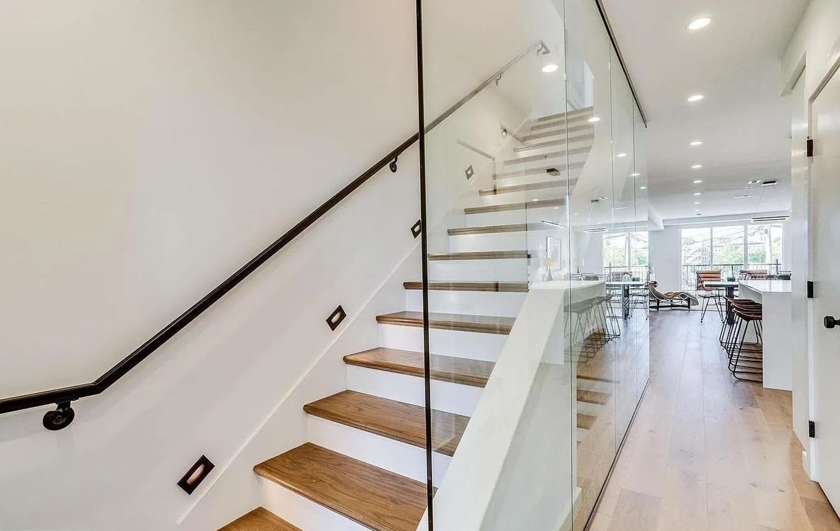 Luxury 3 Bed 3 5 Bath With Parking Roof Deck – photo 5