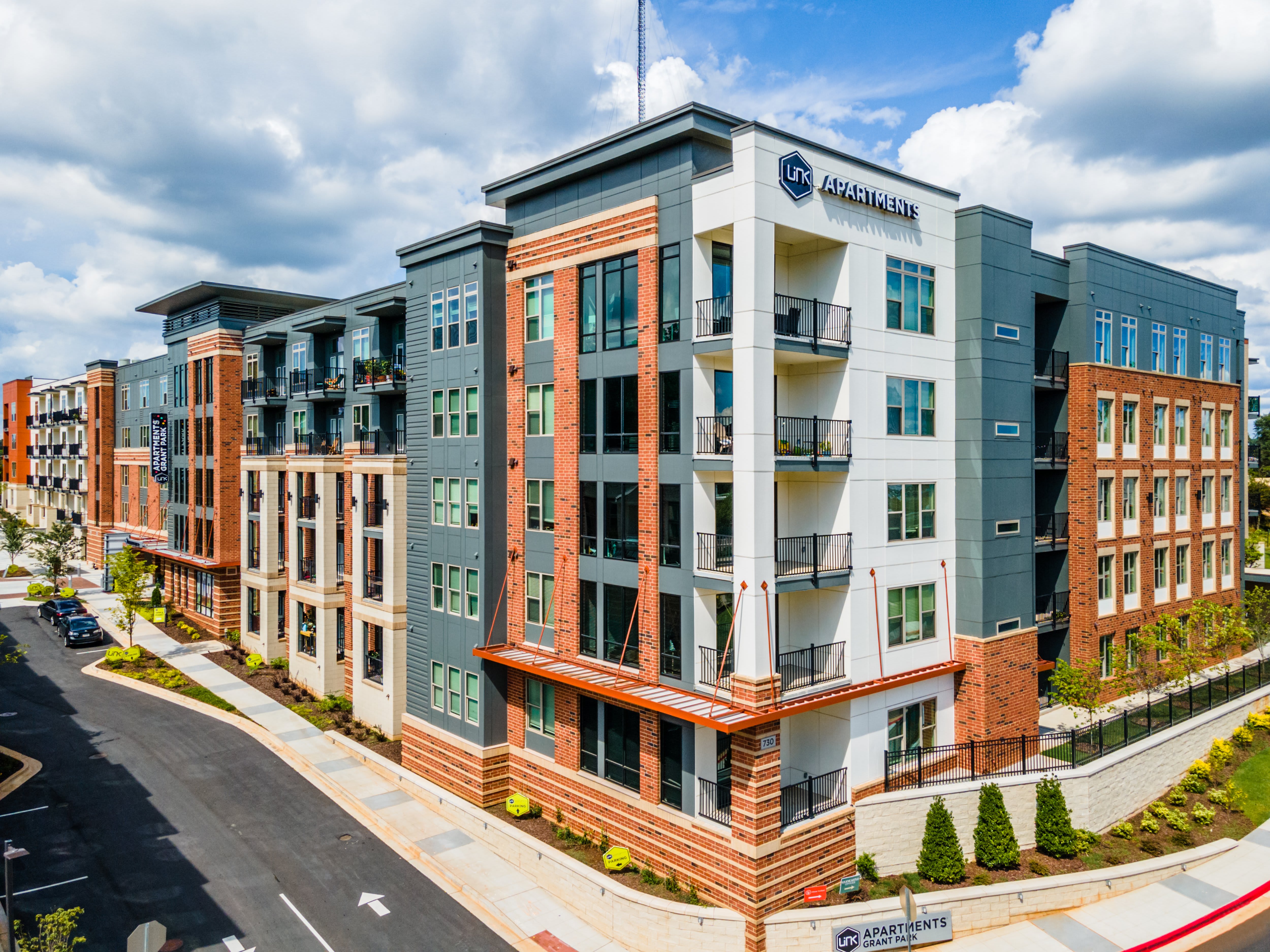 Link Apartments Grant Park – photo 1