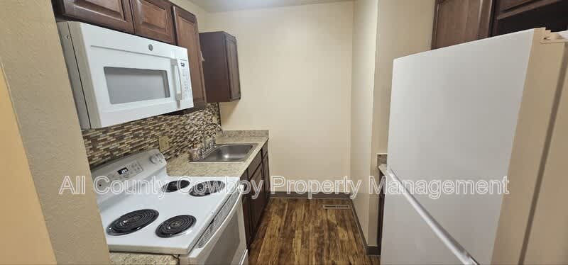 126 S Cribbon Ave – photo 2