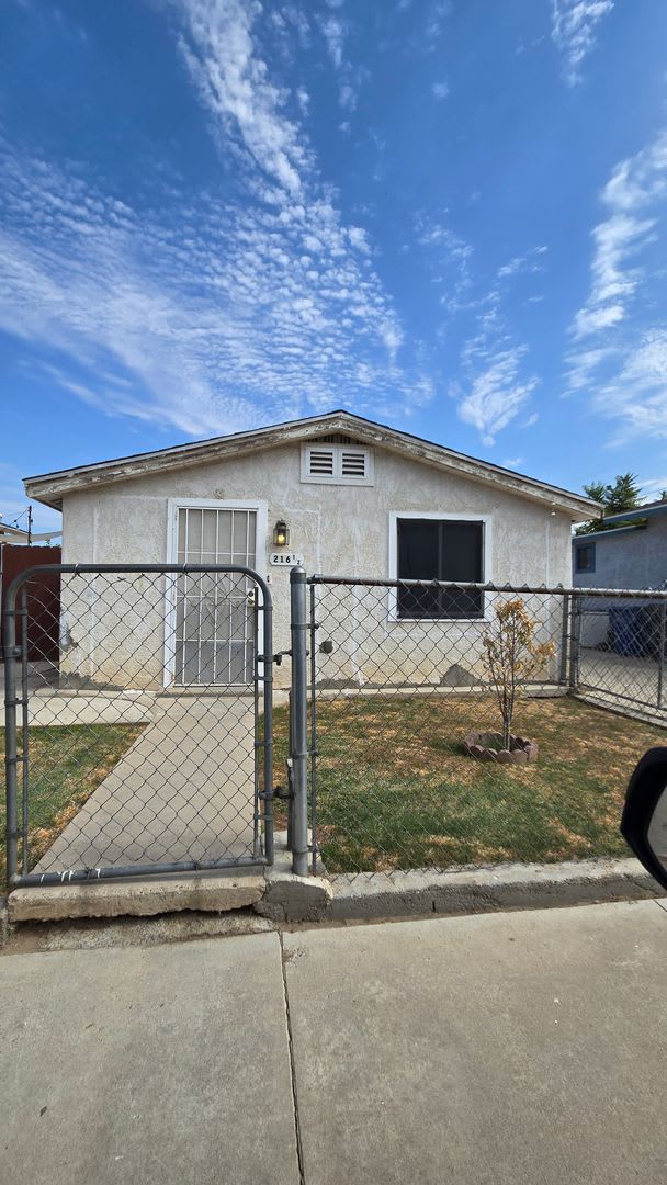 216 1/2 E. Warren Ave. – photo 1