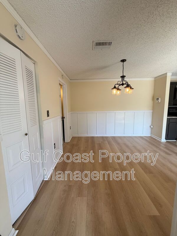 5249 CEDARBEND DR – photo 3