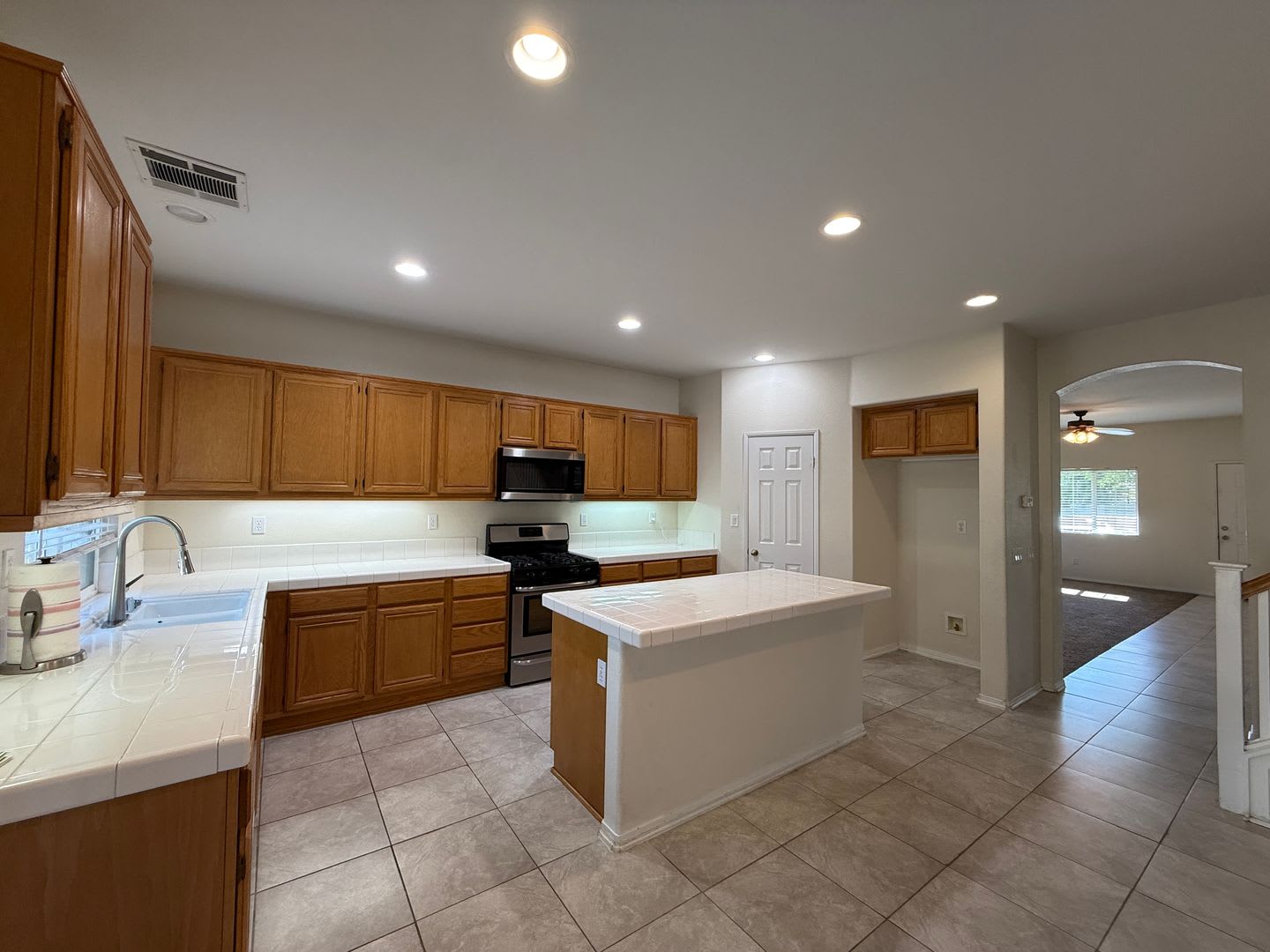 Lancaster 5 Bed 3 Bath Available Now – photo 4