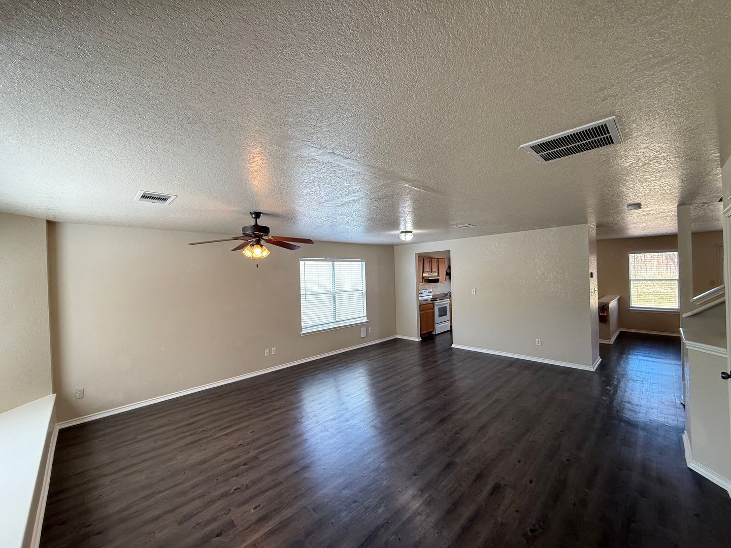 Well kept 4bd 2.5ba in Prime Location – photo 4