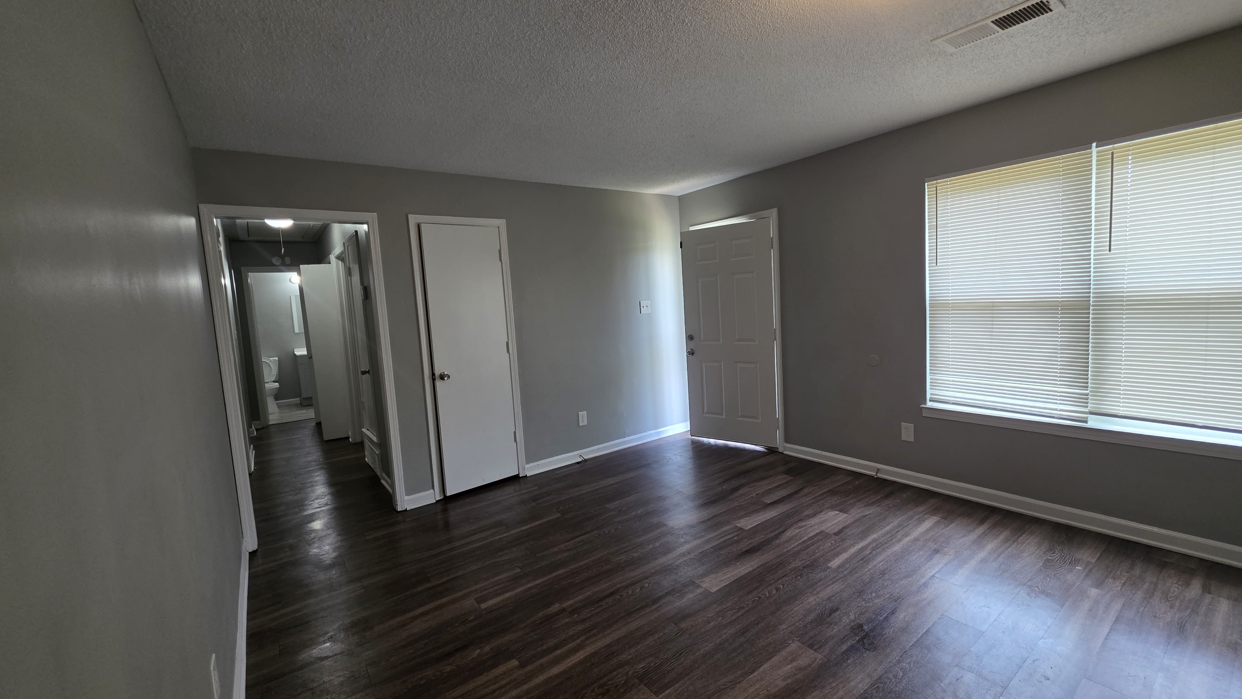 2504 Redvers Ave – photo 4