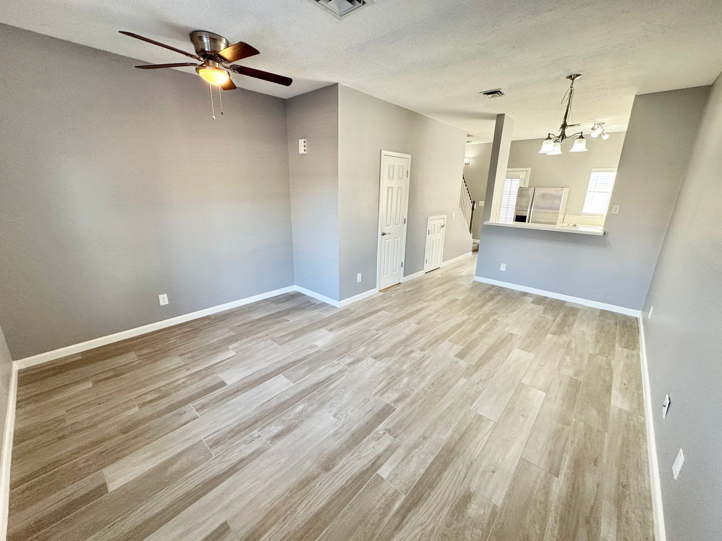Beautifully Upgraded Chandler Townhouse! New HVAC system – photo 3
