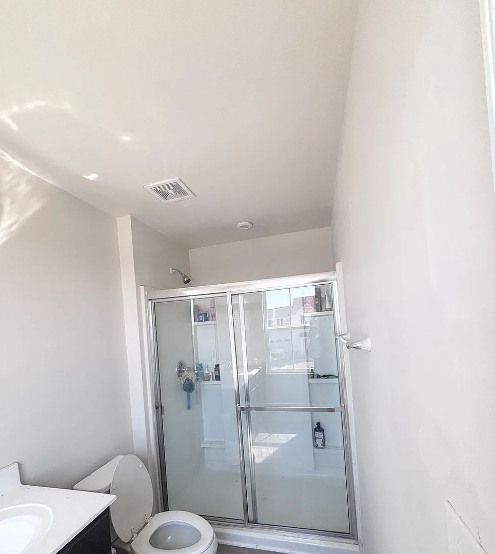 Room in 4 Bedroom Home at Browband St – photo 3