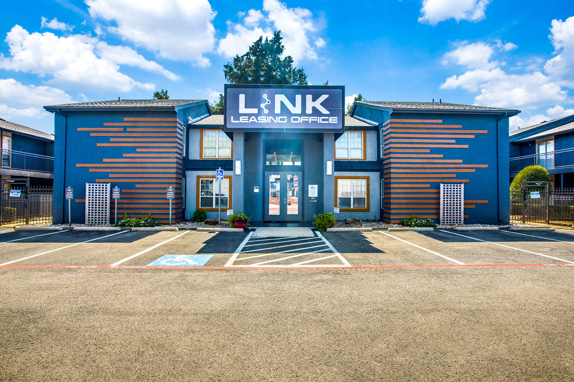 The Link – photo 1