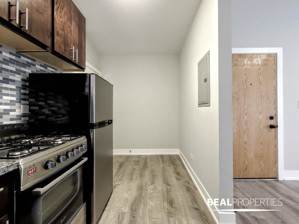 433 W Belden Ave – photo 4