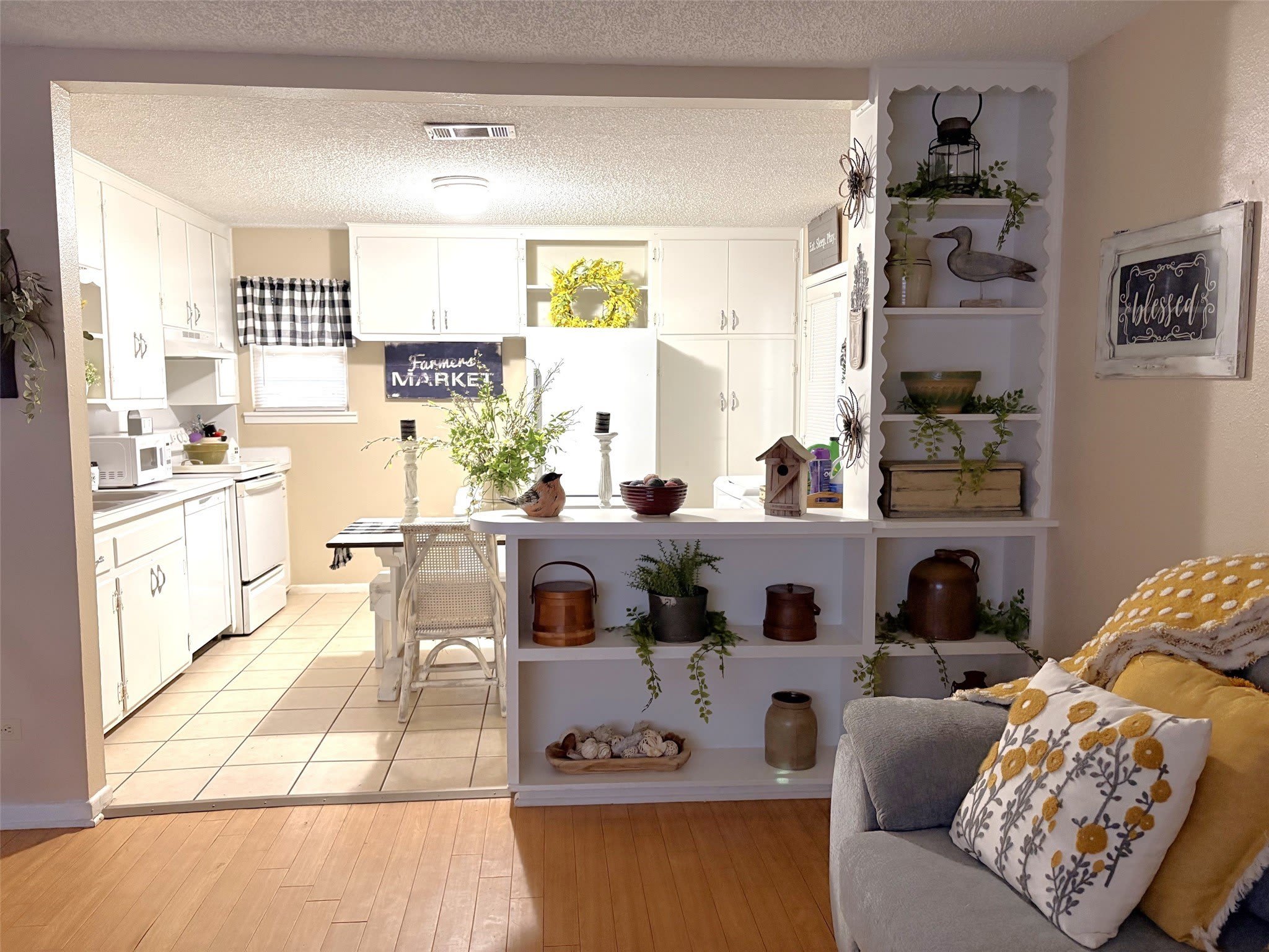 1032 W Florence Street – photo 3