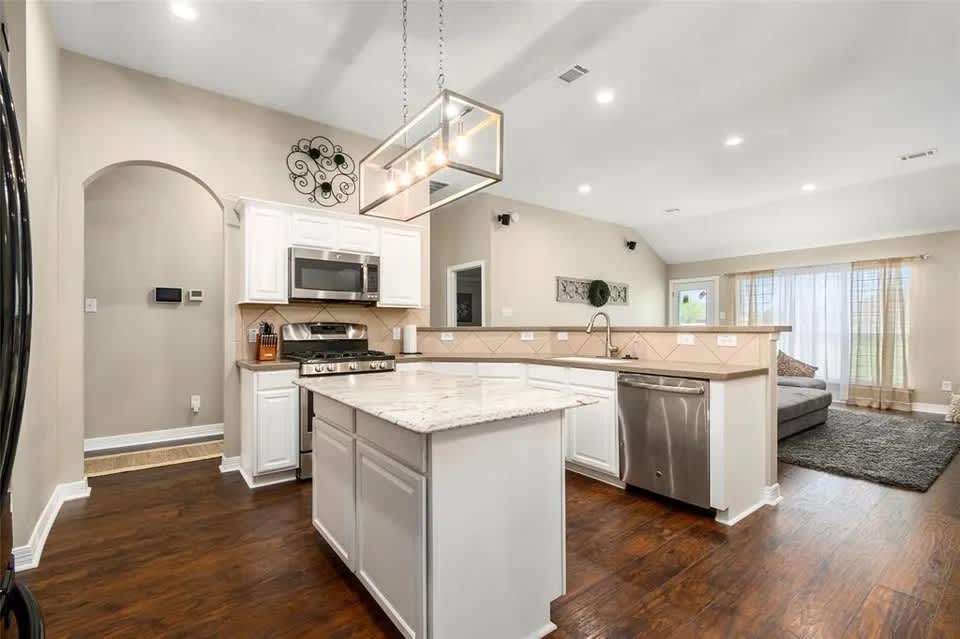 1910 Caroline Avenue – photo 5