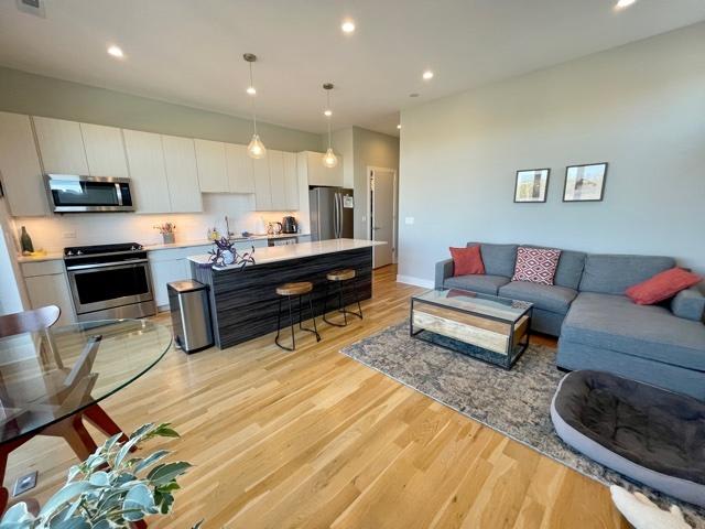 4555 North Ravenswood Ave. – photo 1