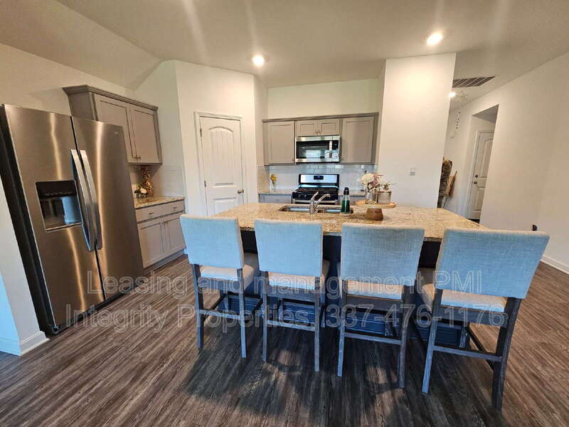 727 LAMBOT AVE – photo 4