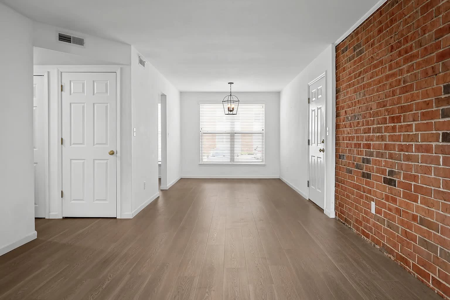 1946 Greenpoint Drive – photo 4