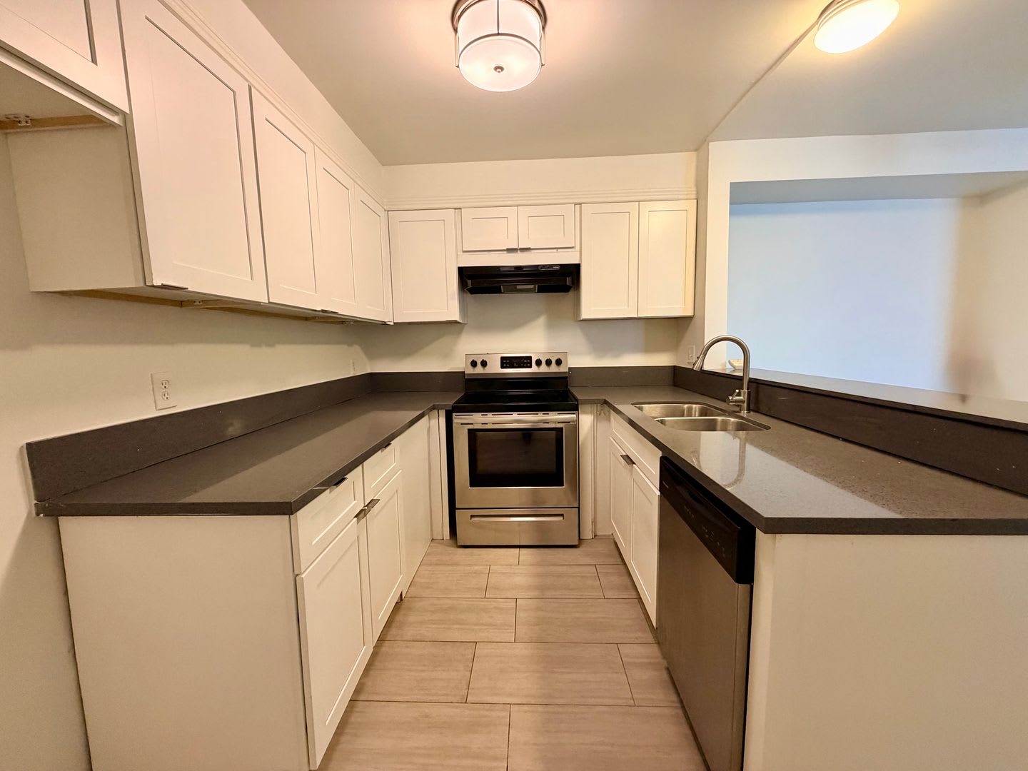 12325 Chandler Blvd – photo 2