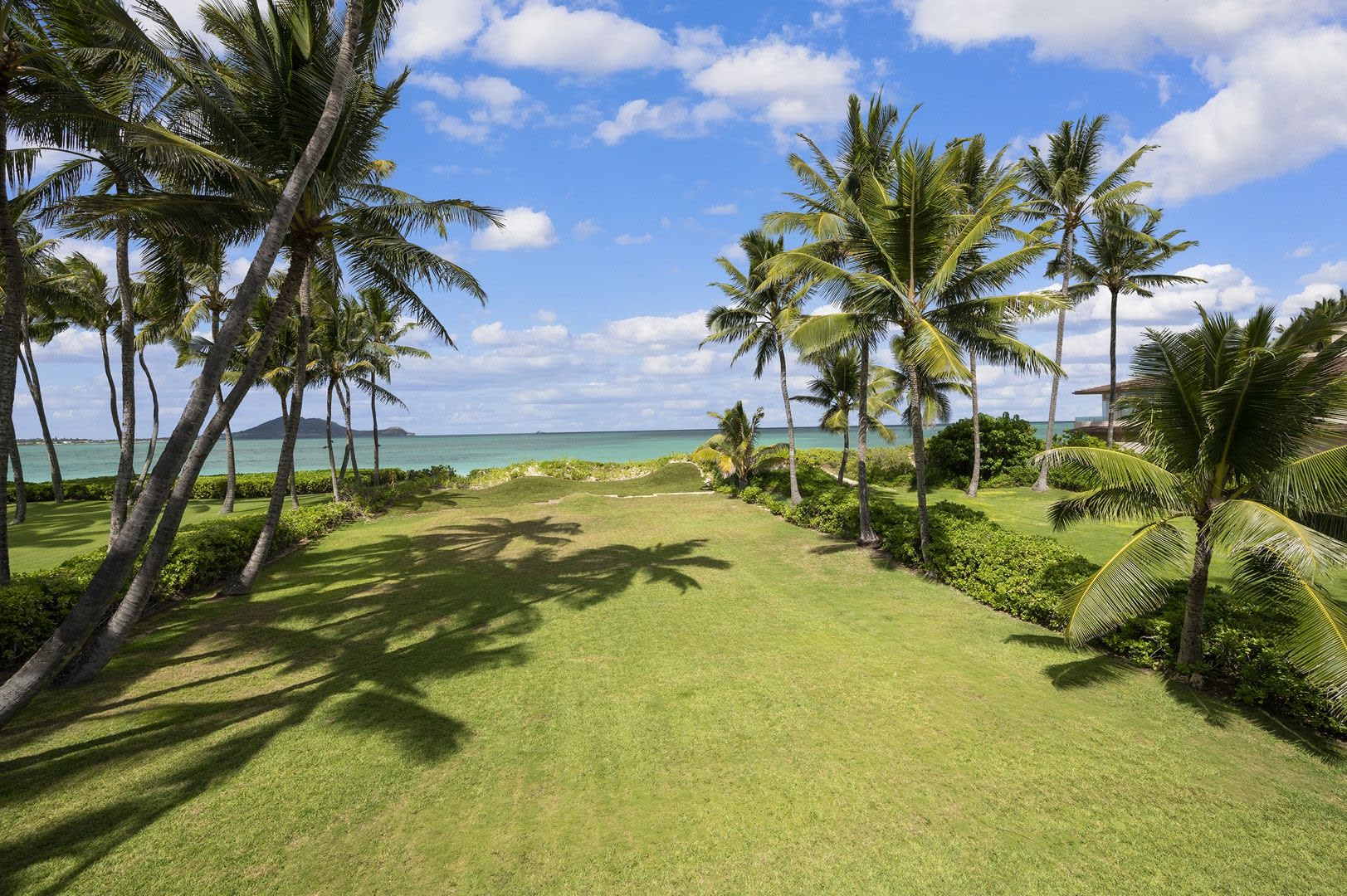 Ocean View Villa w/Beach as Backyard, Walk to Attractions: Kailua Hale Kahakai – photo 3