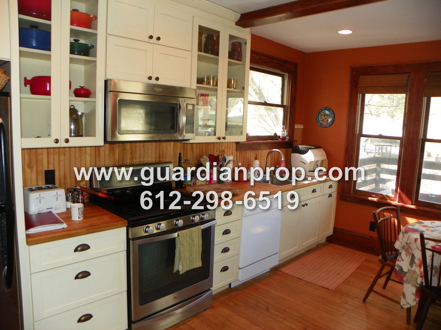 House On Corner Lot Available October 1St Updated Kitchen Bath Fenced Yard Back Deck 2 Car Garage – photo 3