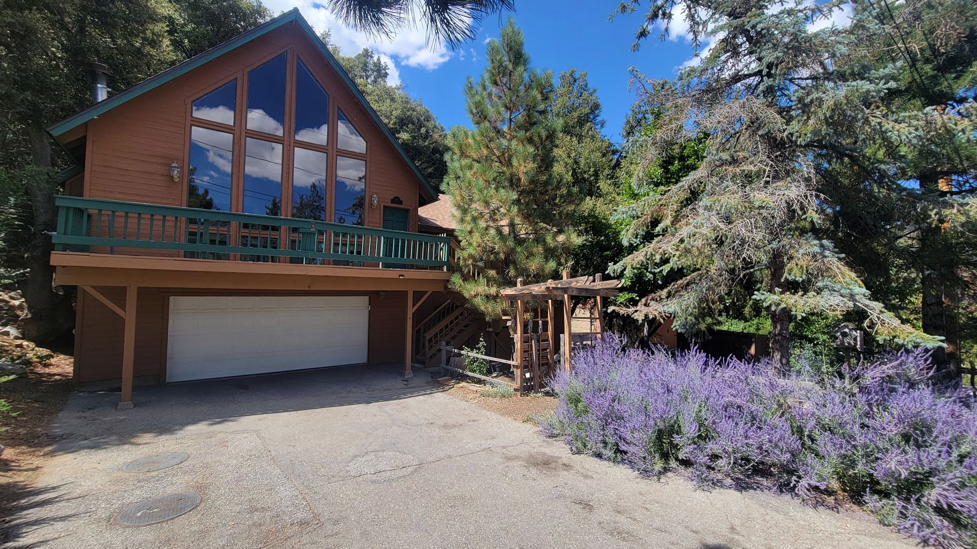 Spacious Mountain Retreat with Garage, Deck & Trail Access – photo 1