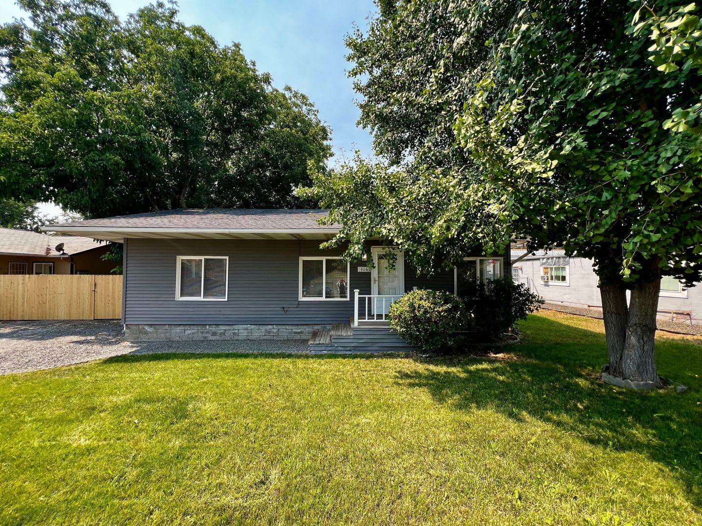 Non-Refundable &amp; Security Deposit Total: $1700.00 – photo 2