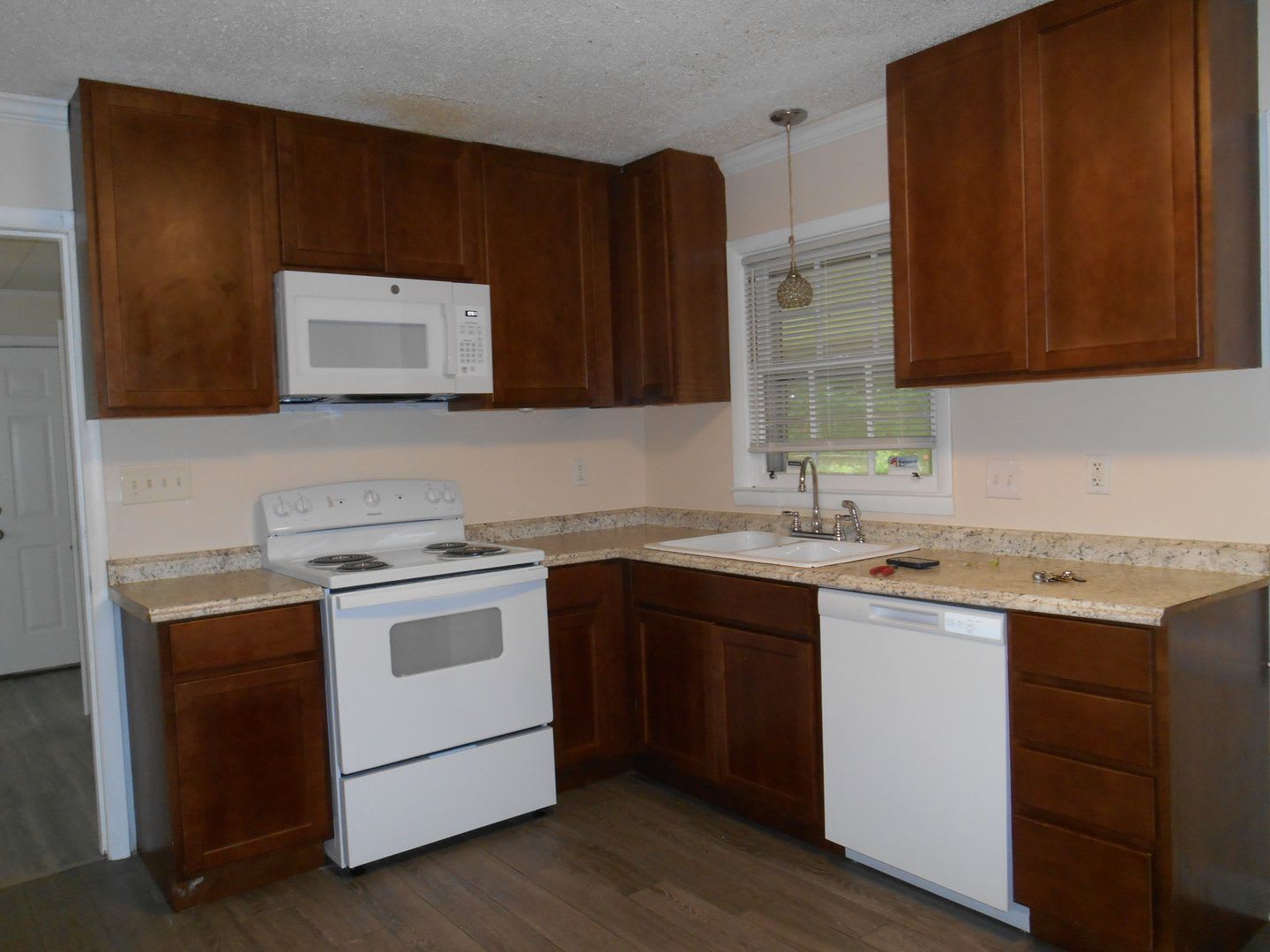 3 Bedroom, 1.5 Bath brick home in Prescott Terrace – photo 3