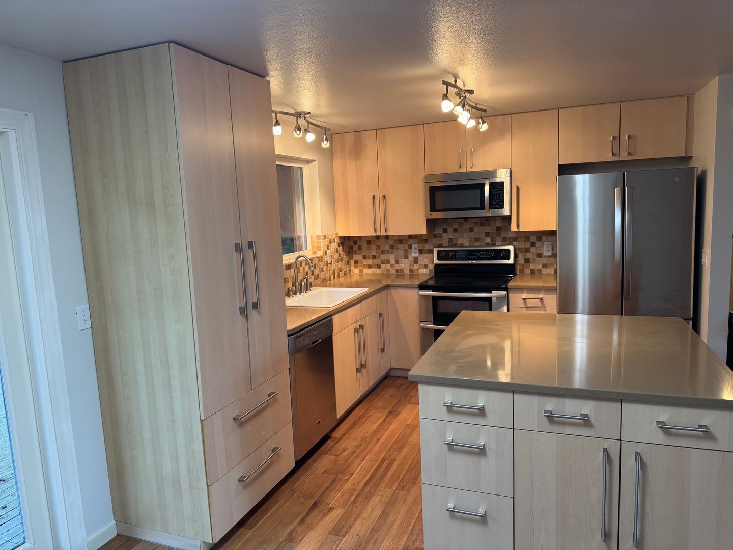 Large 4 bedroom home near Boeing – photo 4