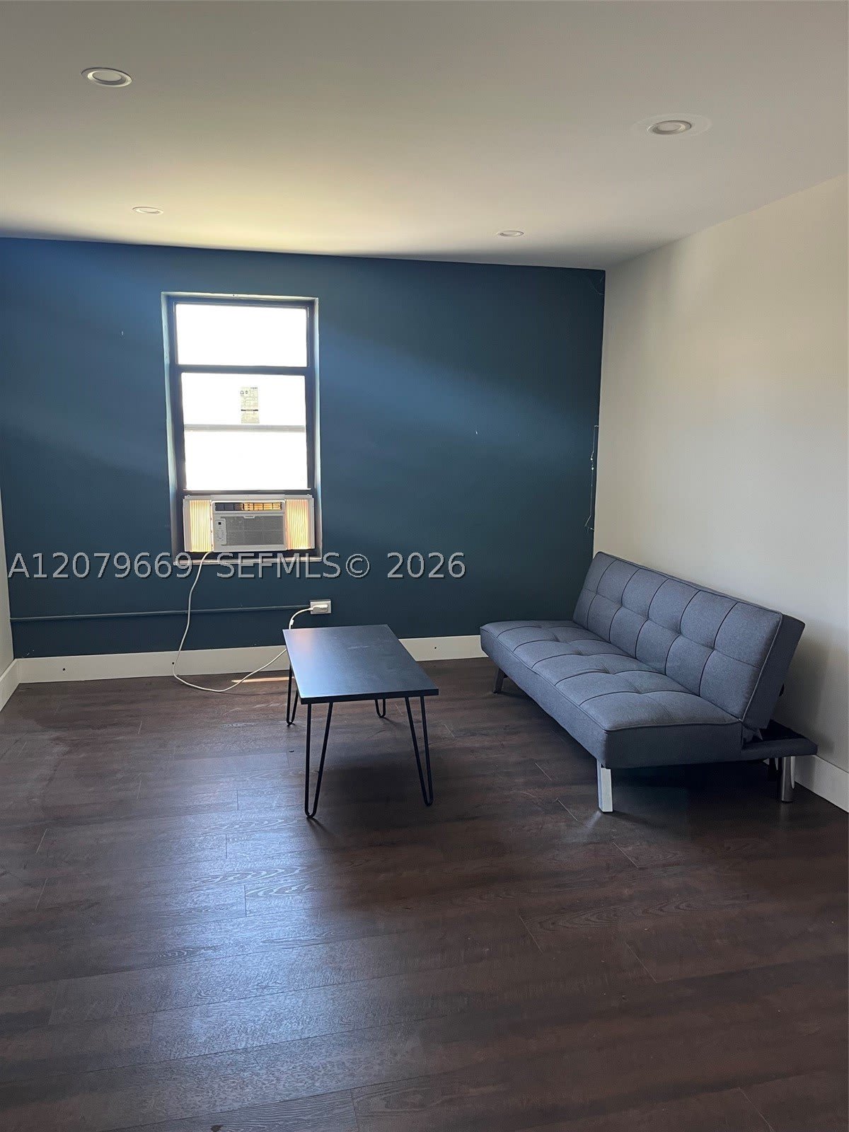 821 N Tamarind Ave – photo 2