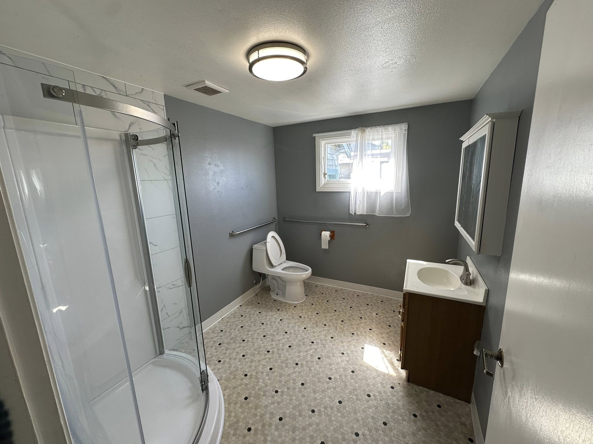 211 W Harris St – photo 1