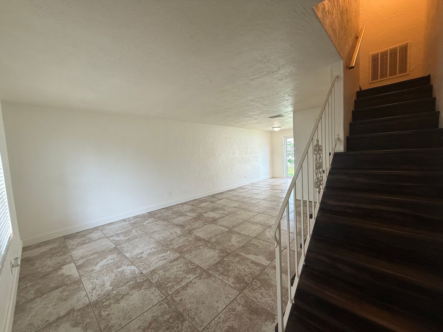 Inviting 2-bedroom, 1.5-bath home in South Daytona – photo 1