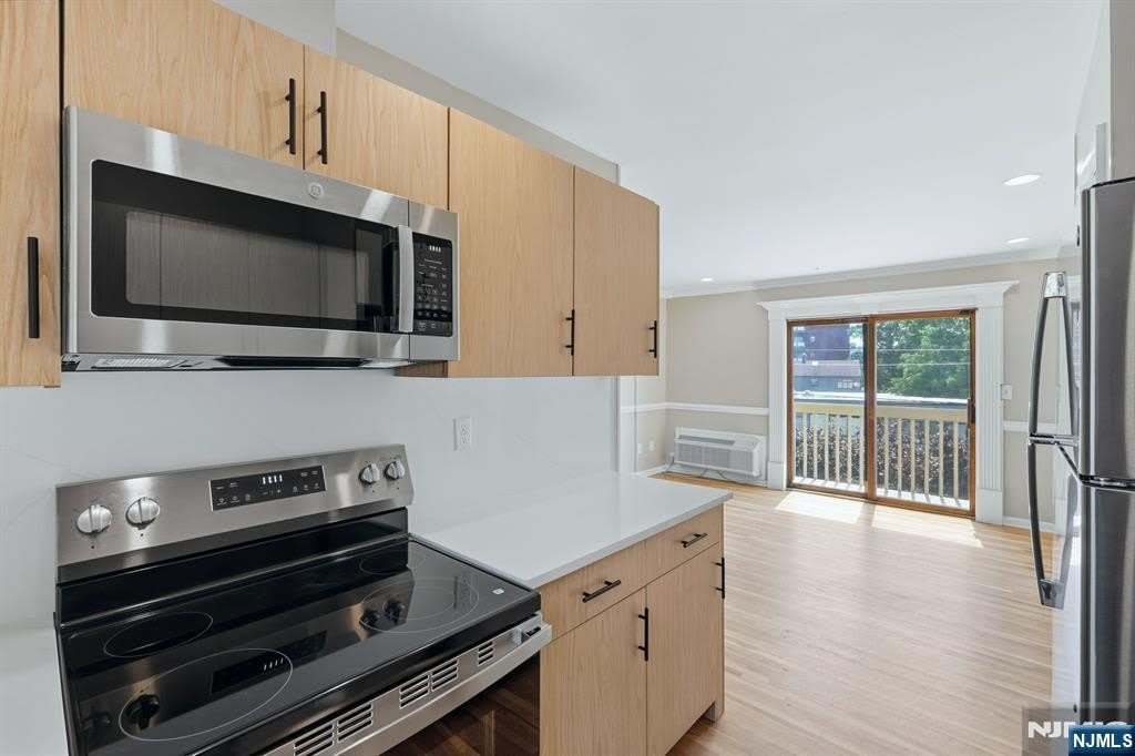 1 Coles Avenue – photo 5