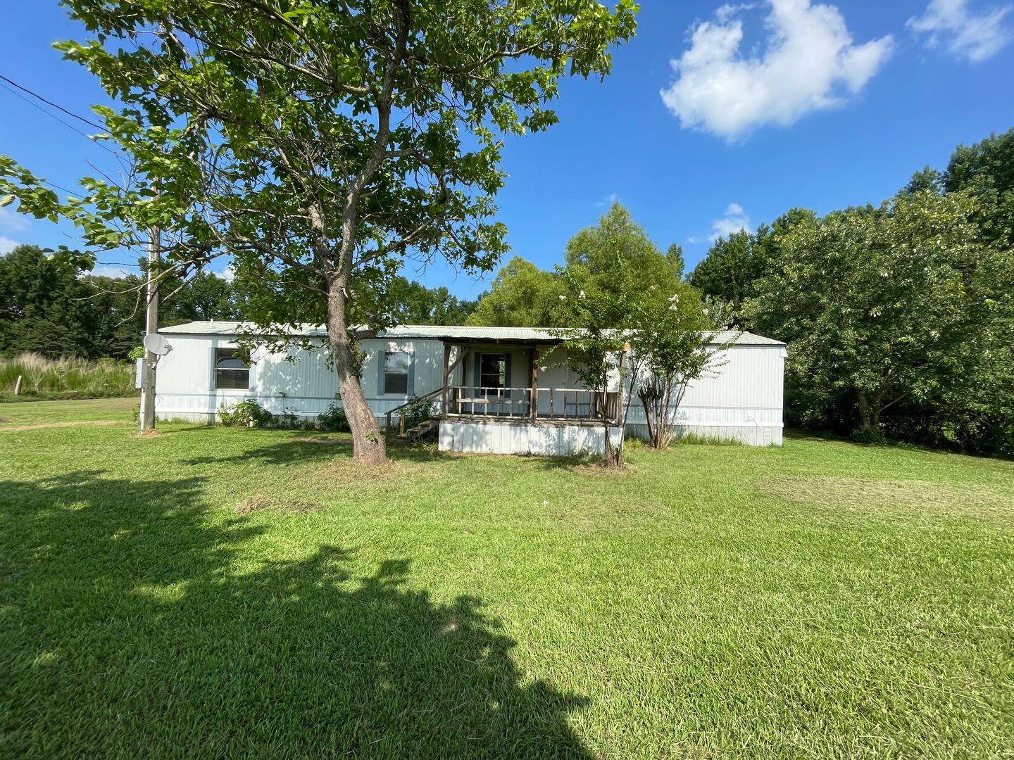 Country living with spacious front and backyard – photo 2