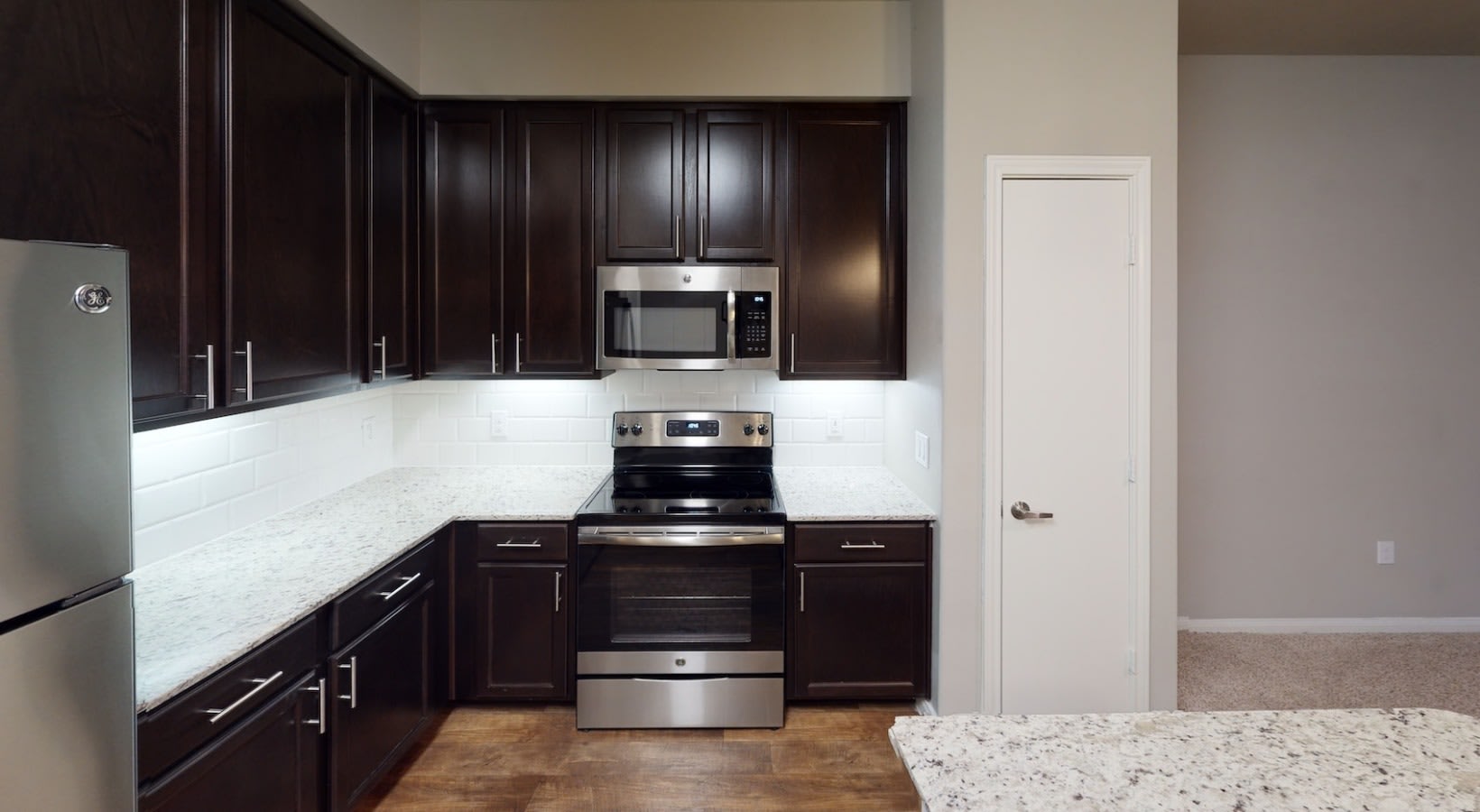 1301 Ne Inner Loop – photo 2