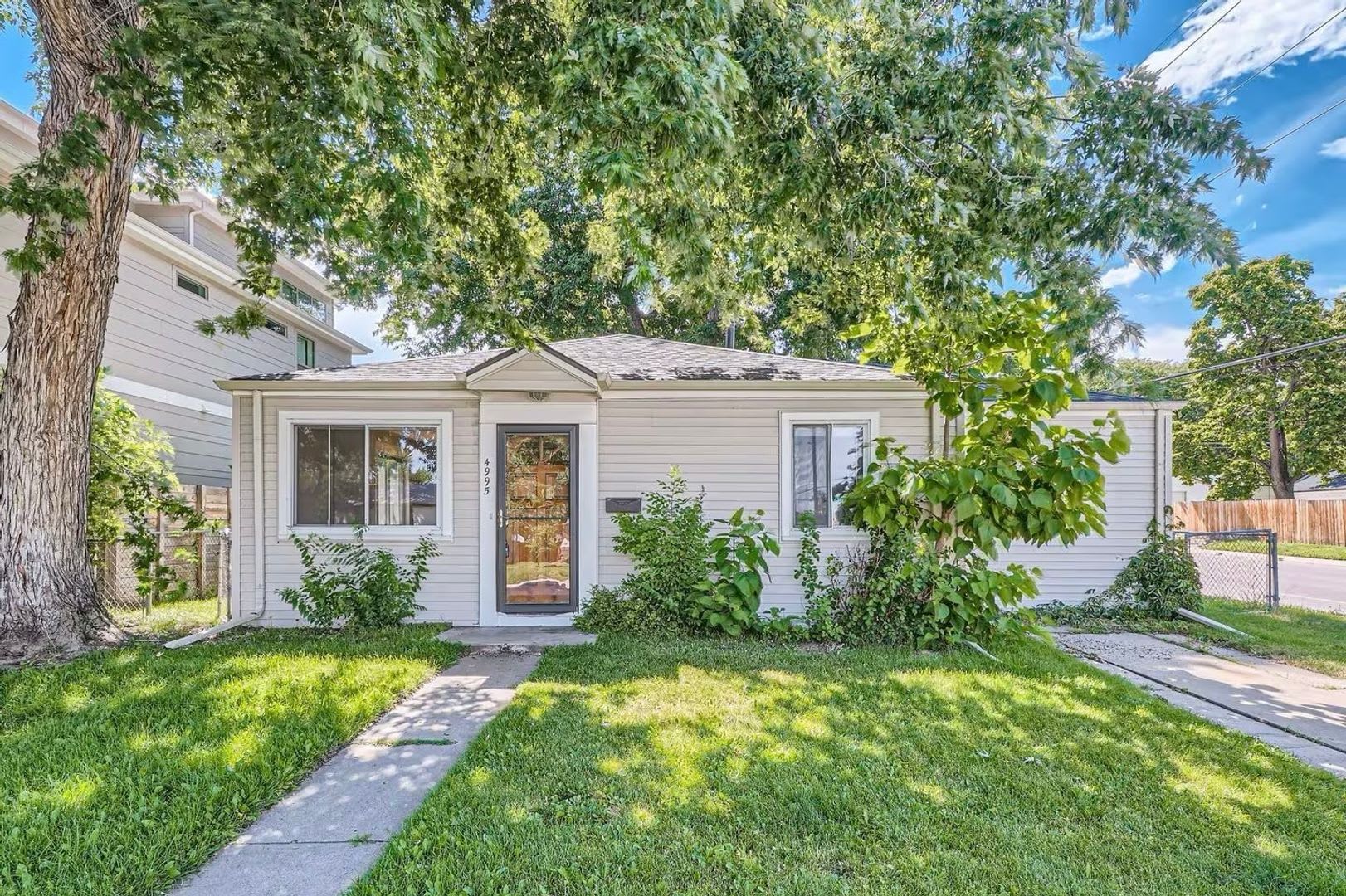 Spacious Denver 3BR Home with Easy Access to Transit & Outdoors! Available 9/10/2026 – photo 1