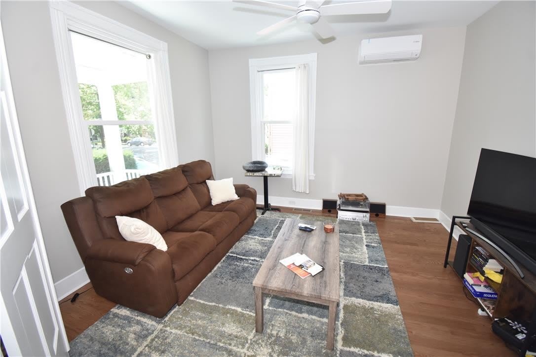 219 W Burke Street – photo 2