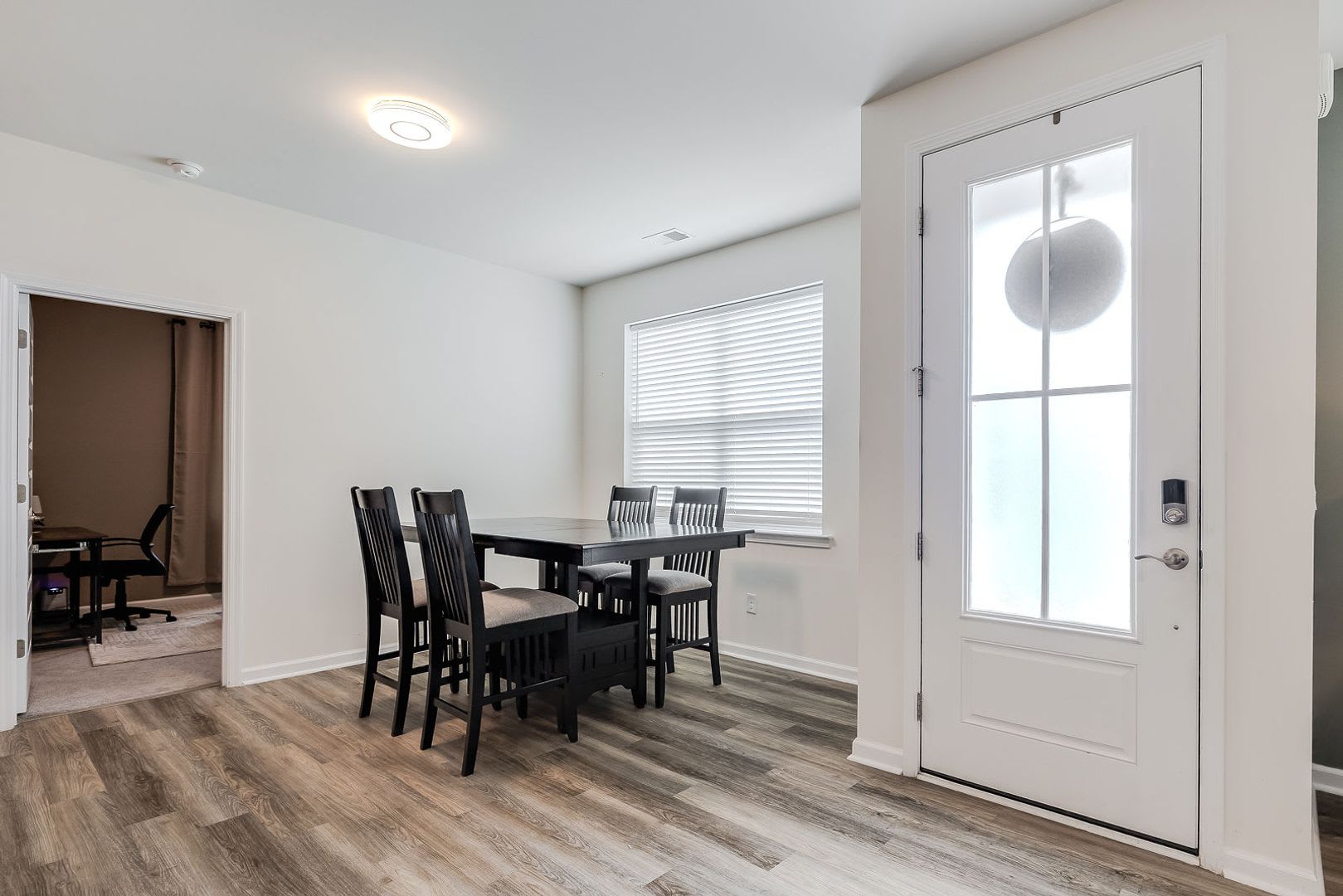 Beautiful 3 bedroom 2 bath Townhome in Savannah Quarters – photo 5