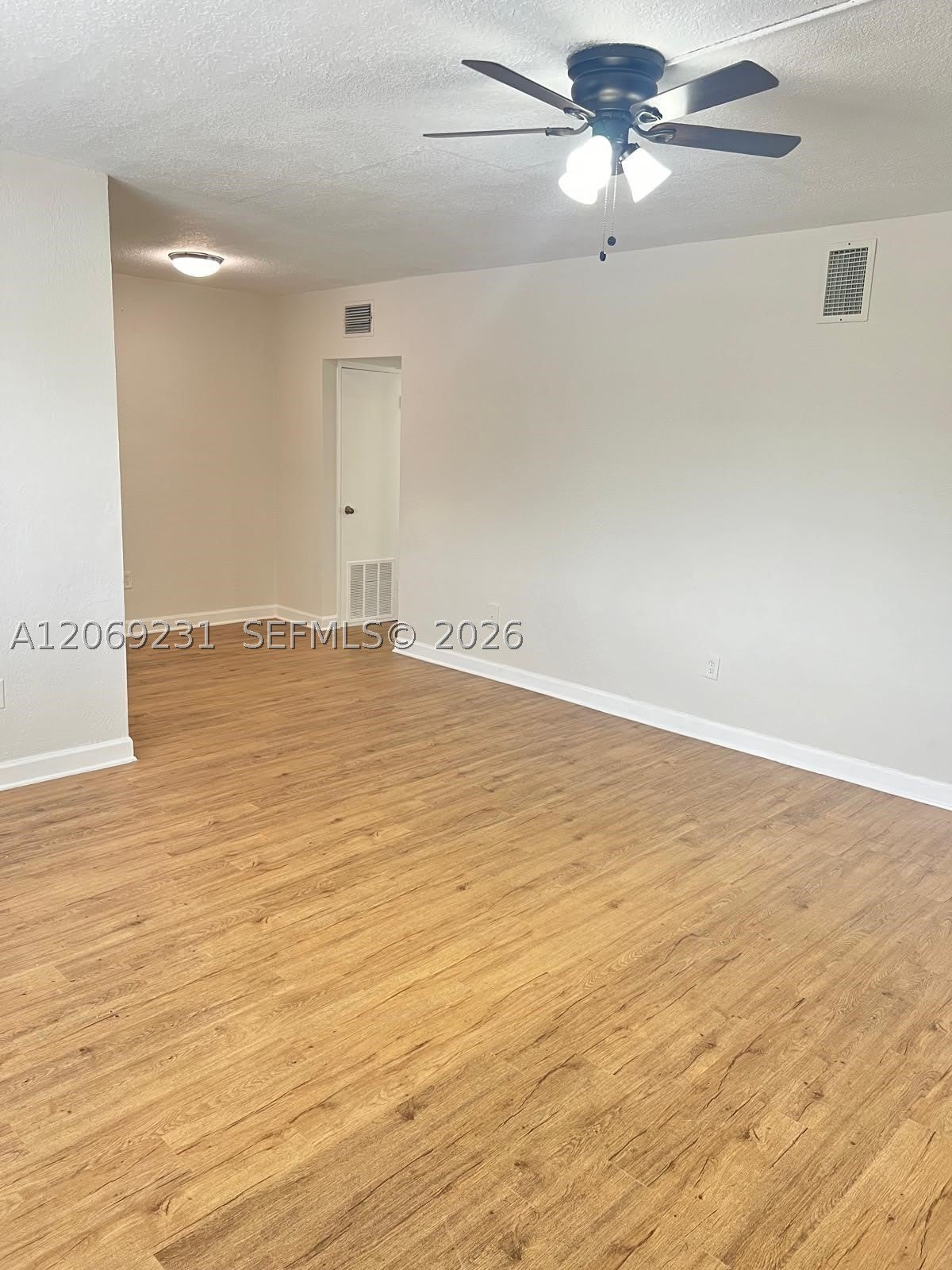 8271 Crespi Blvd – photo 3