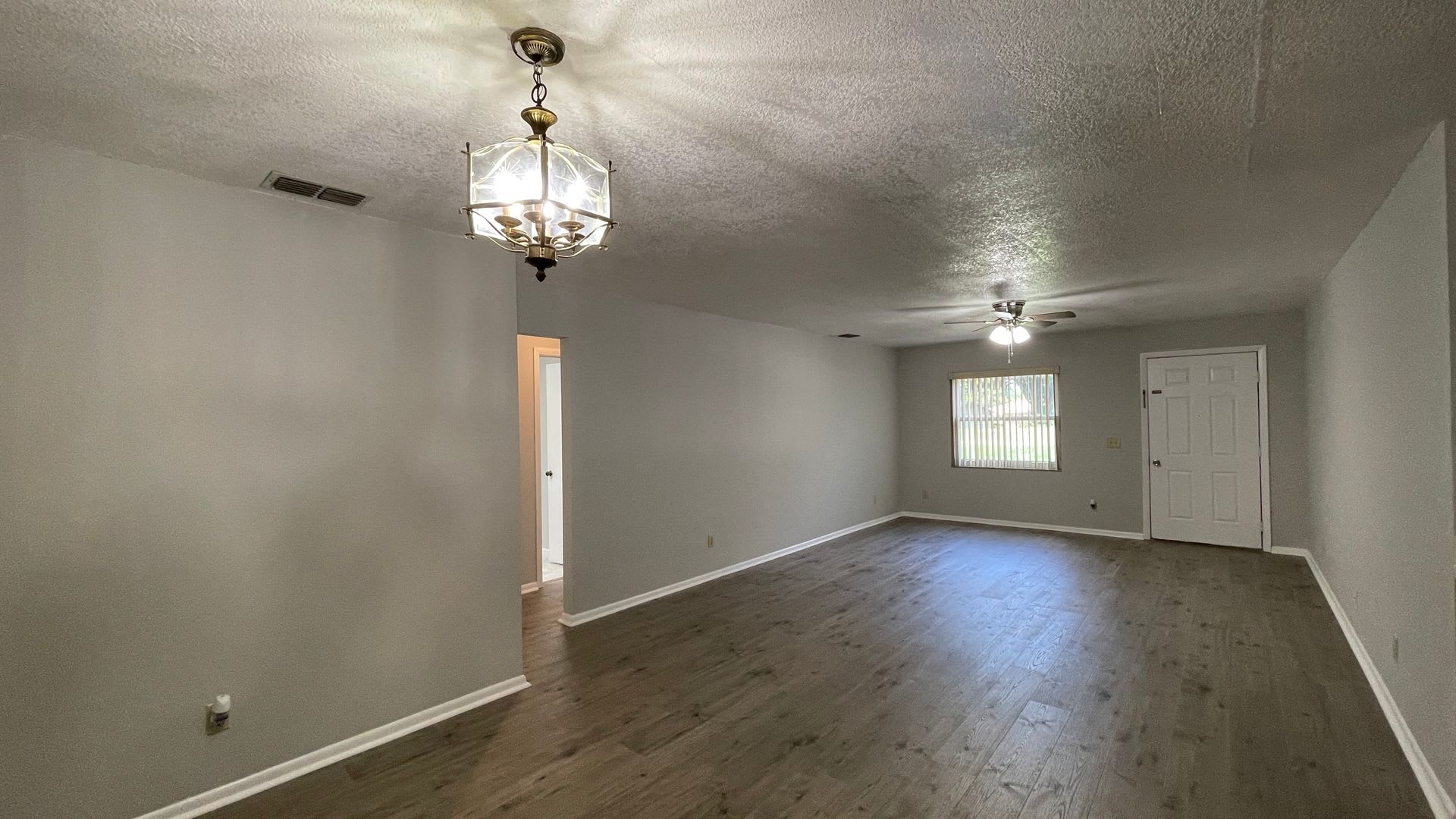 No HOA! Pet Friendly! Beautiful 2 Bed 2 Bath Home! – photo 5