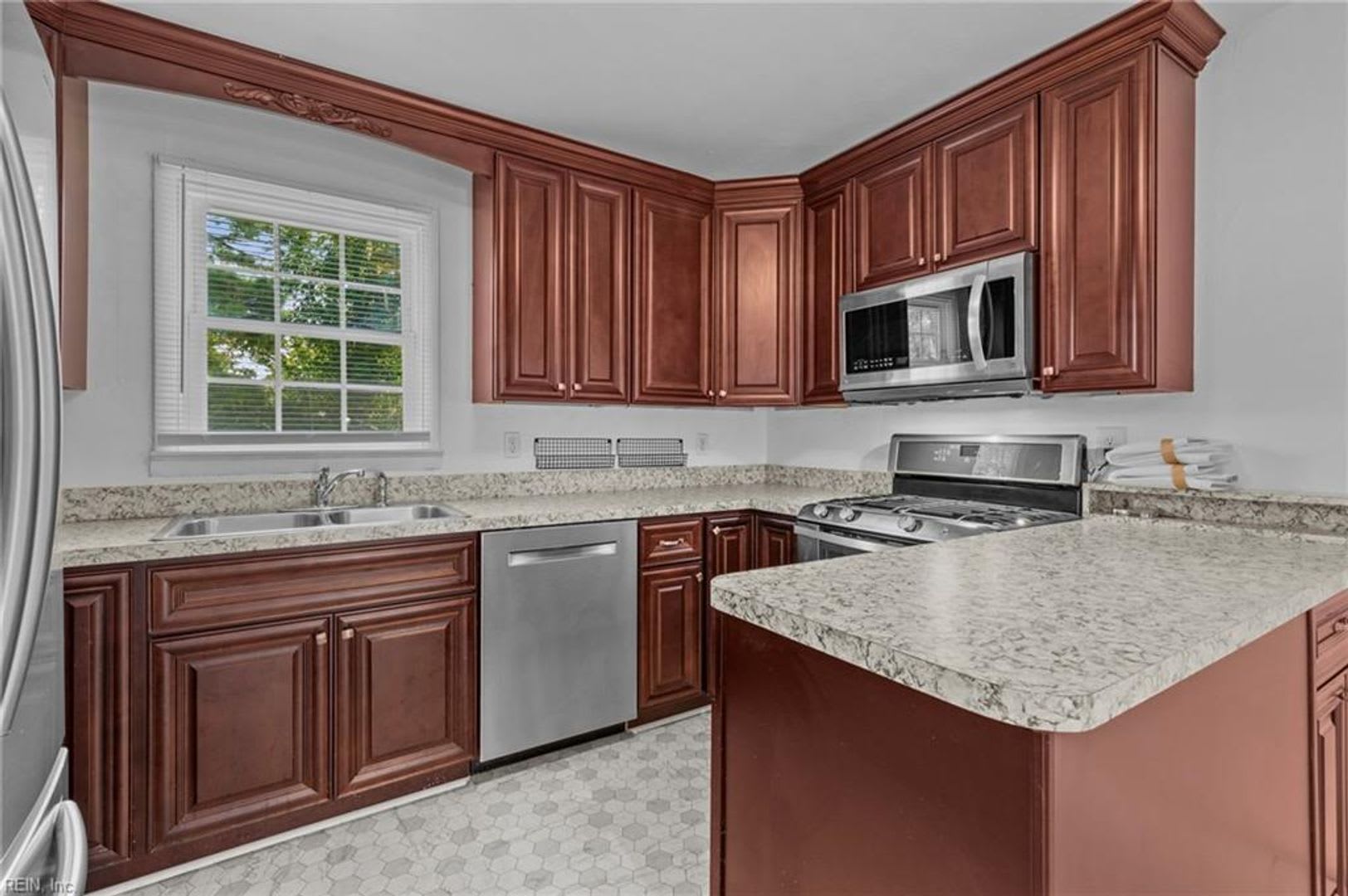 3 bedroom in Cavalier Manor – photo 5