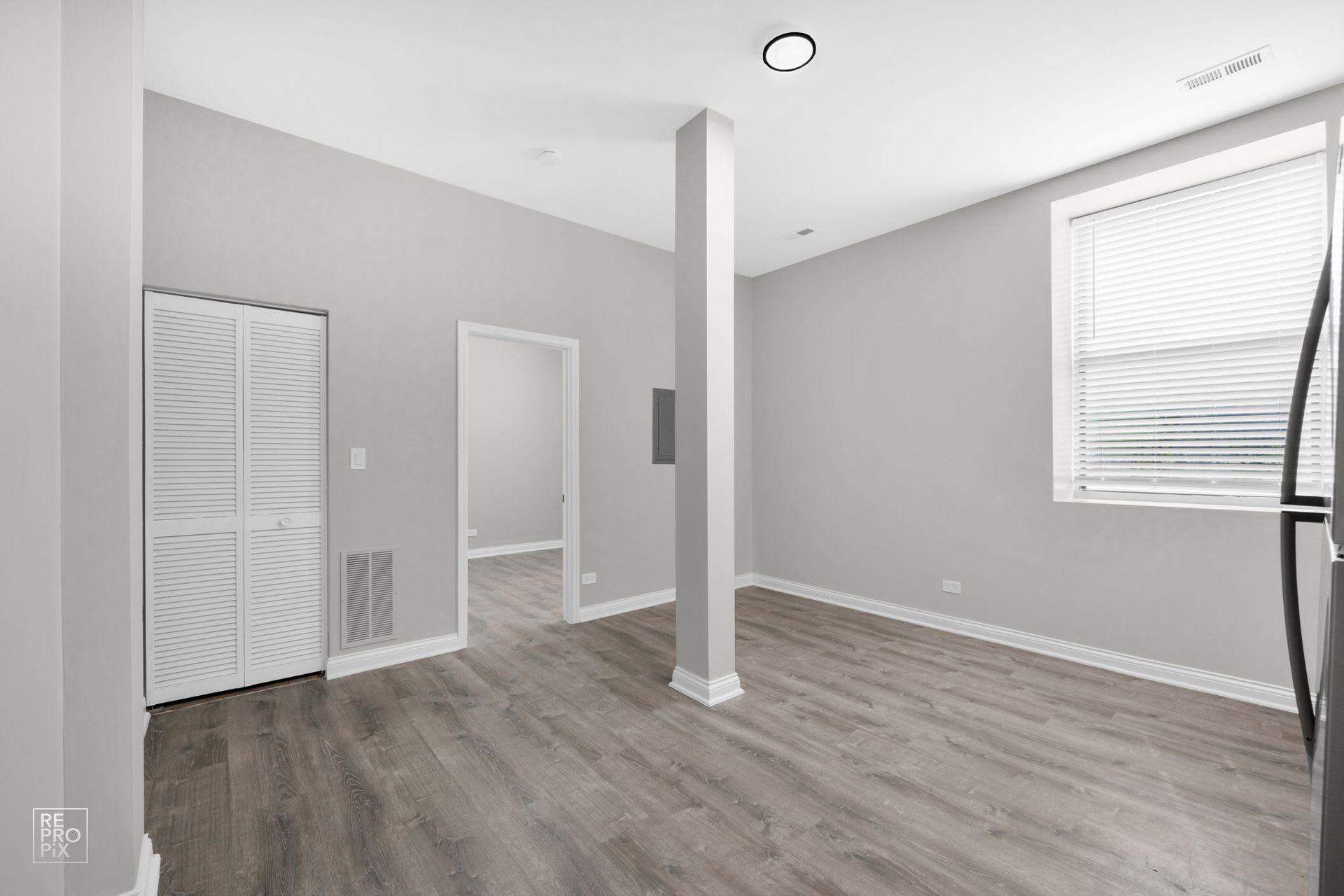 801 E Drexel Square Hyde Park Apartments – photo 3