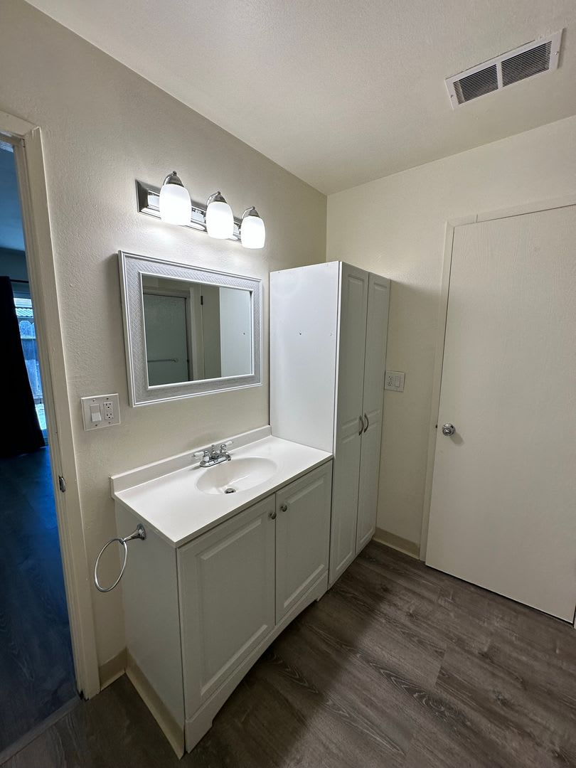 2 Bedroom Updated Duplex – photo 5