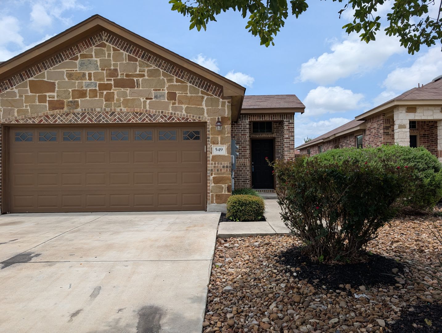 3/2/2 in Creekside Crossing / No Carpet / Covered Patio / Fenced in Backyard / CISD – photo 2