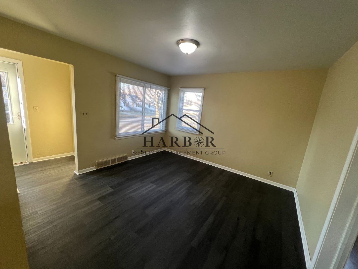 1/2 Off first full month of rent! – photo 5